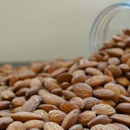 Amandelen-naturel-dehorecabox-noten-pitten-zaden-gezond