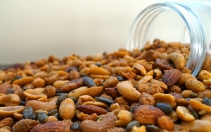Amstelmix-cashews-pompoenpitten-amandel-pindas-katjangpedis-dehorecabox-noten-pitten-zaden-gezond