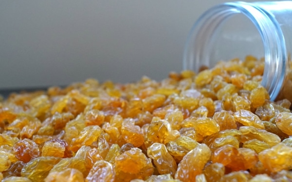 Gele-jumbo-rozijnen-dehorecabox-noten-pitten-zaden-gezond