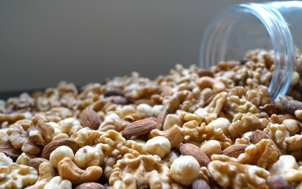 Luxe-notenmix-walnoten-cashews-hazelnoot-amandel-dehorecabox-noten-pitten-zaden-gezond
